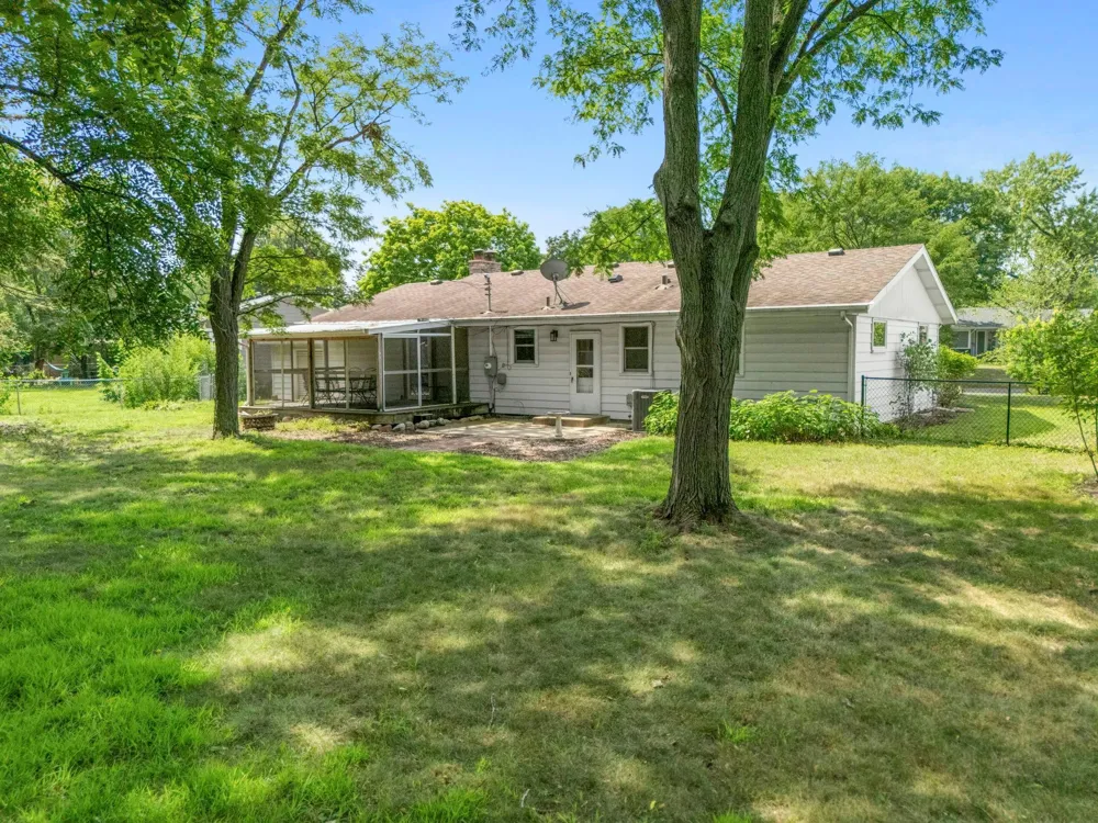 9725 Queen Road Bloomington, MN 55431
