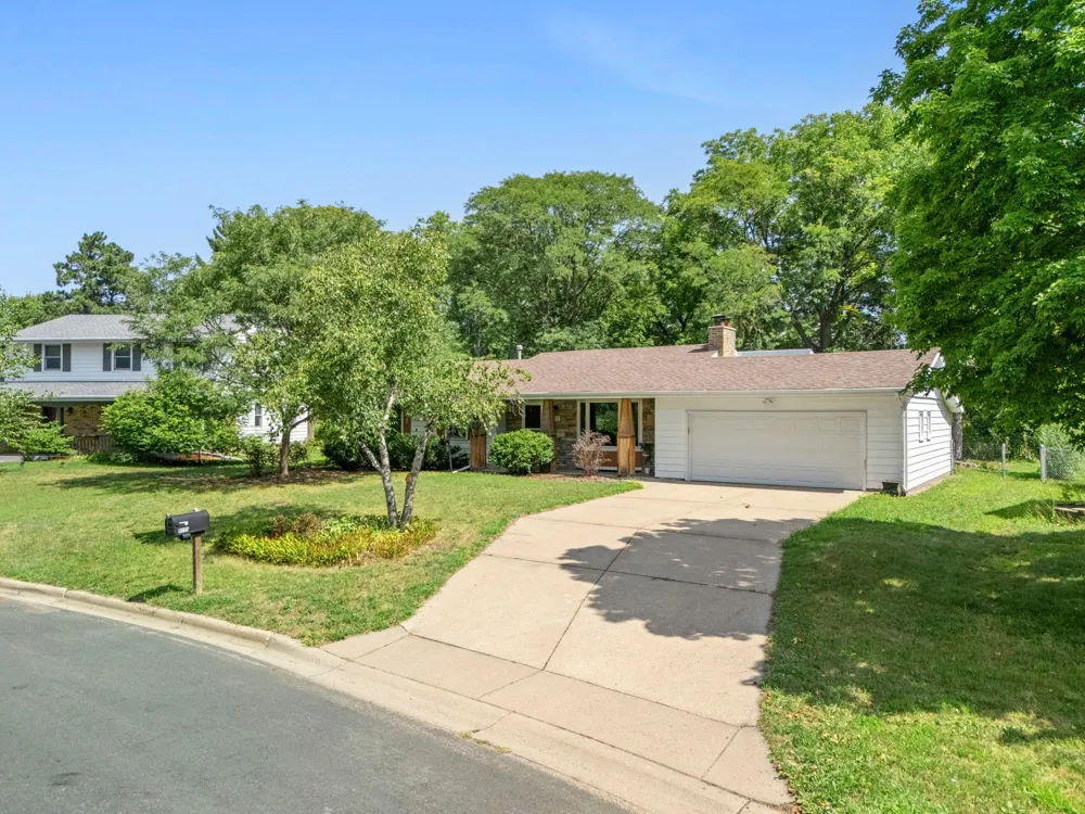 9725 Queen Road Bloomington, MN 55431