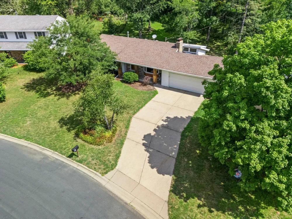9725 Queen Road Bloomington, MN 55431