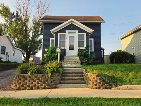 615 Elm Avenue W