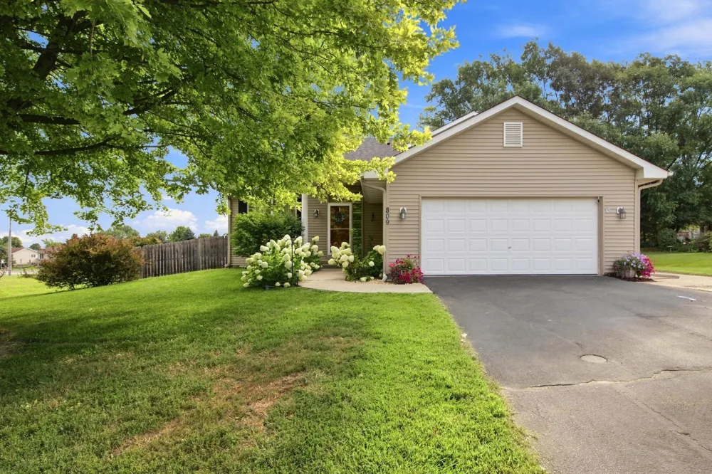 809 Morningside Place Belle Plaine, MN 56011