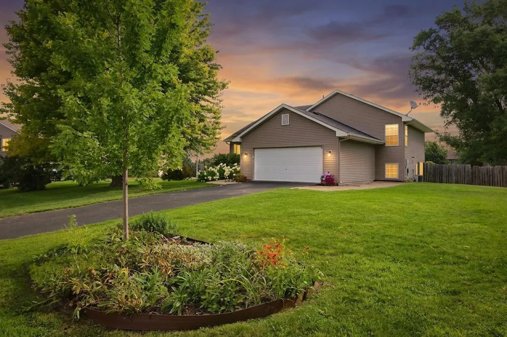 809 Morningside Place Belle Plaine, MN 56011