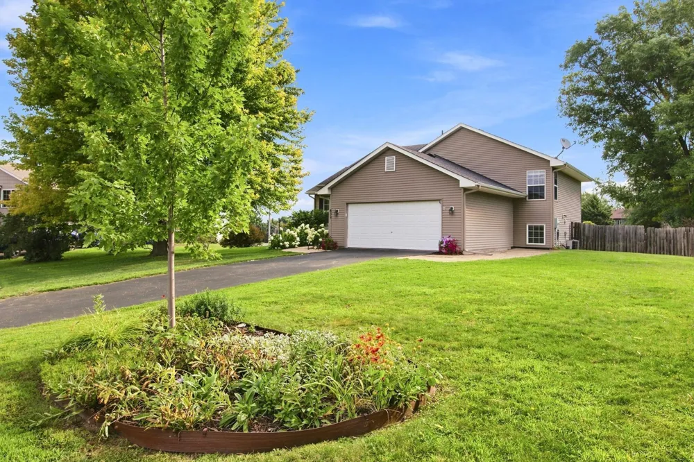 809 Morningside Place Belle Plaine, MN 56011