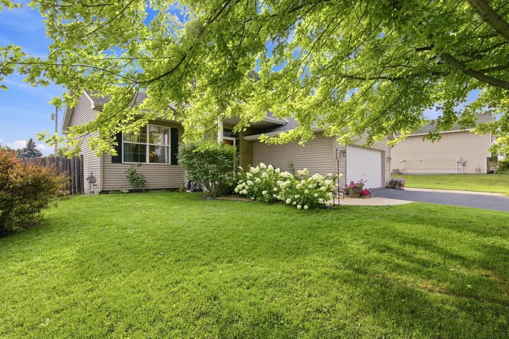 809 Morningside Place Belle Plaine, MN 56011