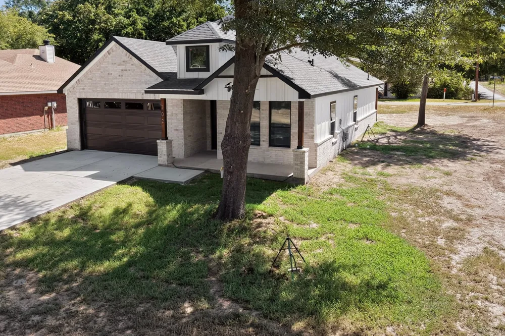 102 Redondo Drive Gun Barrel City, TX 75156