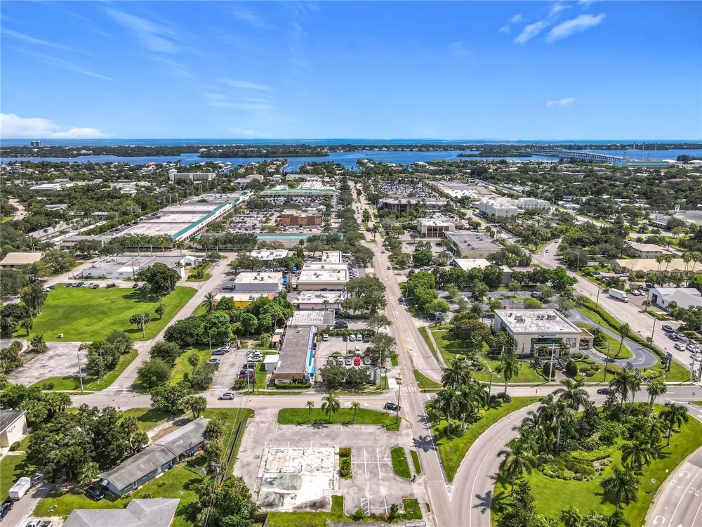 810 21ST STREET Vero Beach, FL 32960