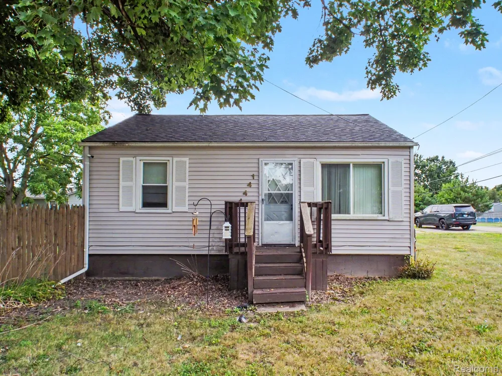1444 E Williamson Avenue Burton City, MI 48529