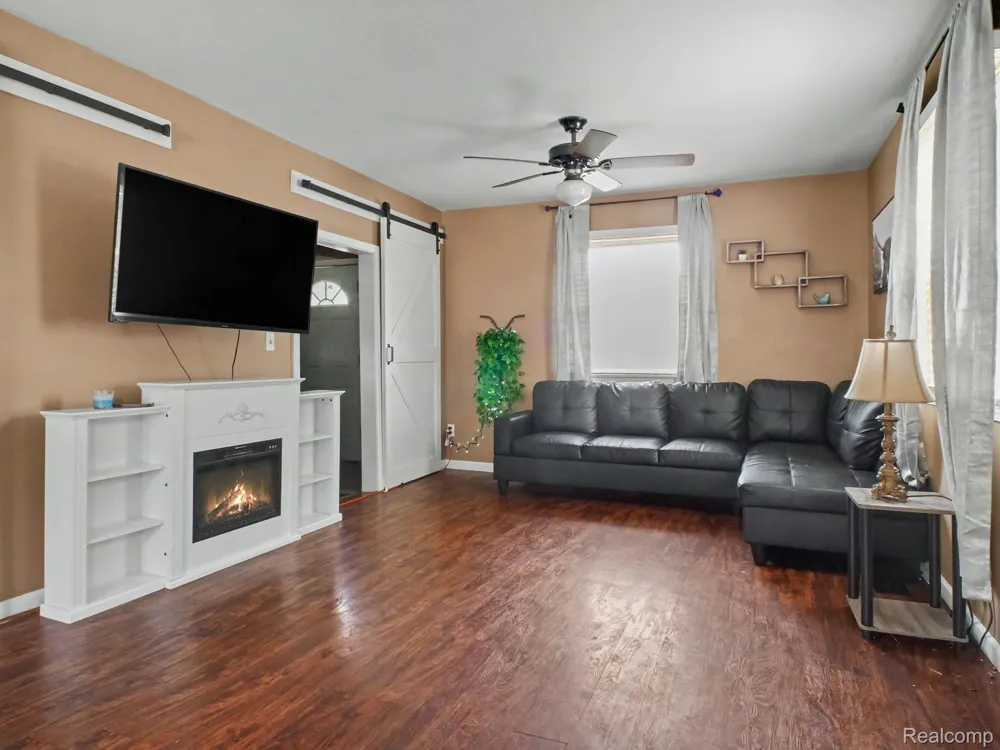 1444 E Williamson Avenue Burton City, MI 48529