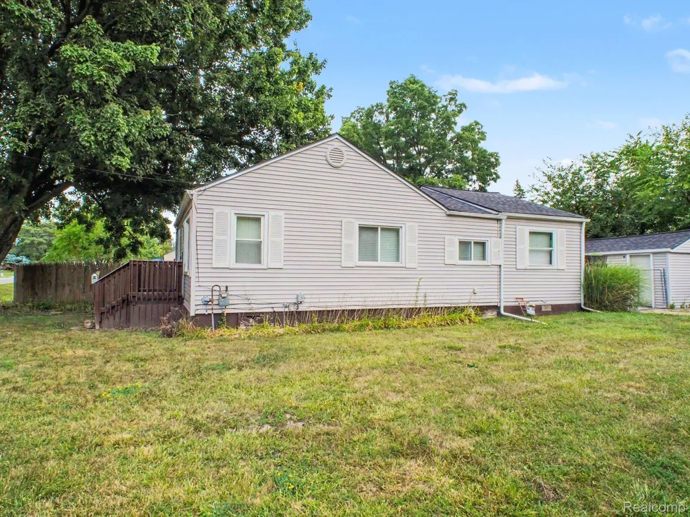 1444 E Williamson Avenue Burton City, MI 48529
