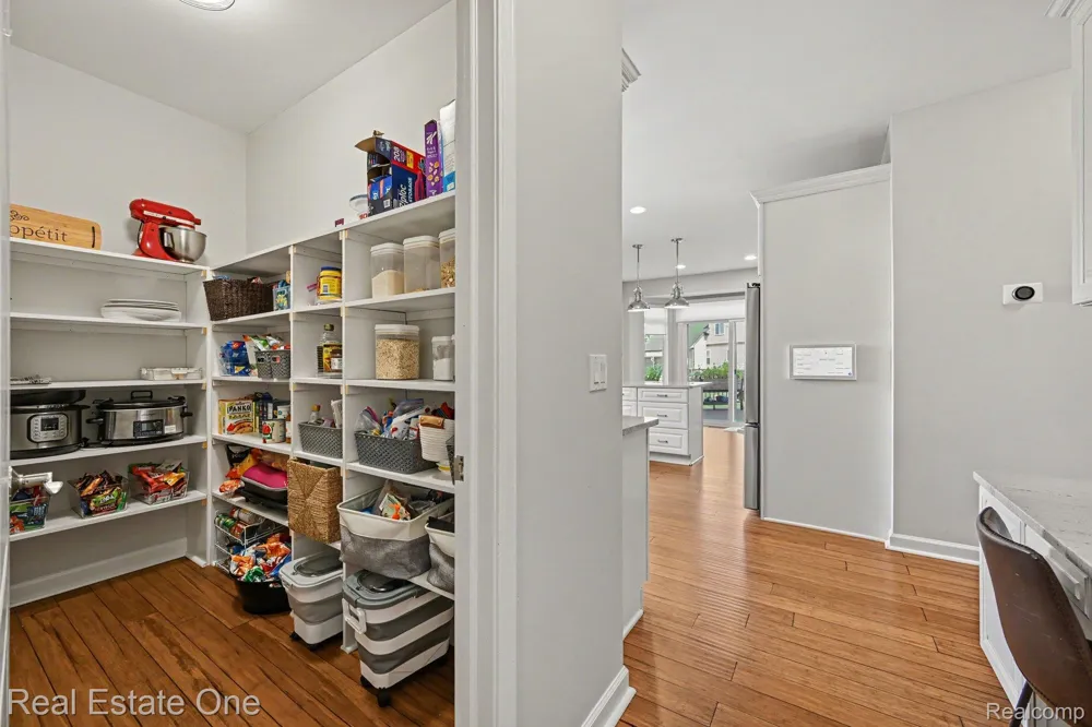 2095 Warbler Court Commerce Charter Township, MI 48382