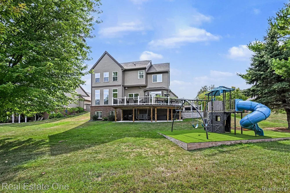 2095 Warbler Court Commerce Charter Township, MI 48382
