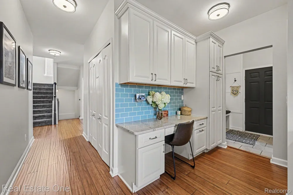 2095 Warbler Court Commerce Charter Township, MI 48382