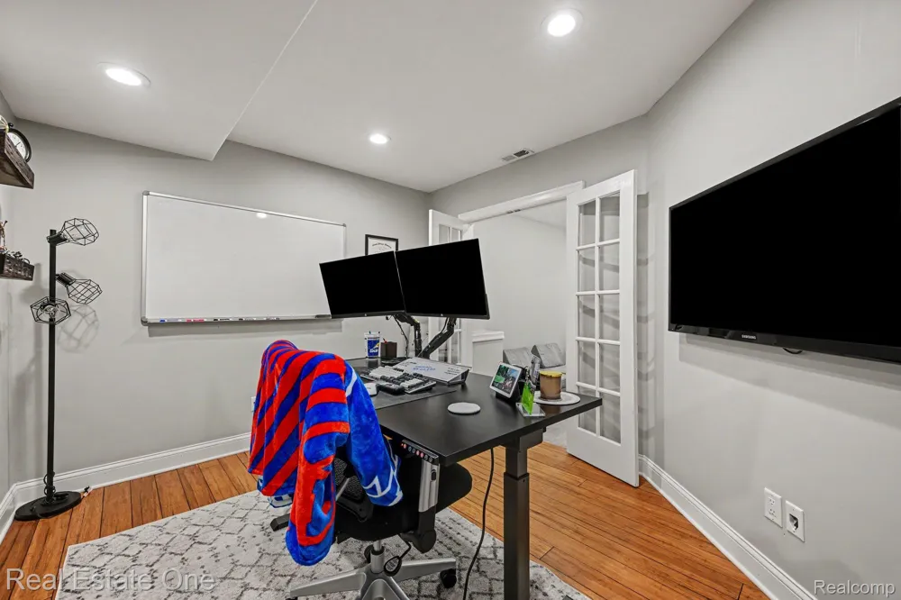 2095 Warbler Court Commerce Charter Township, MI 48382