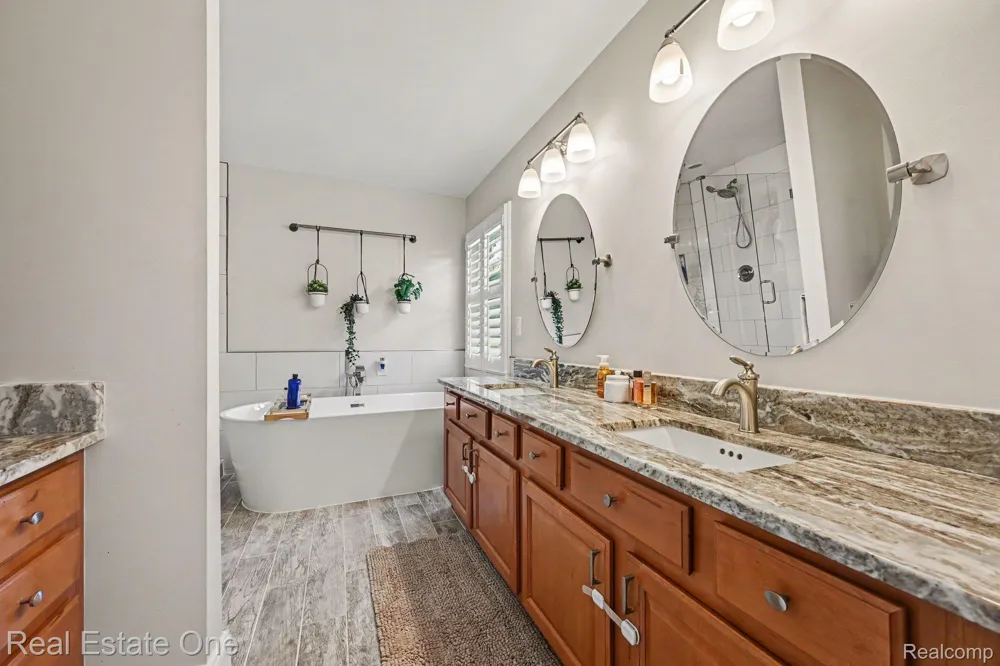 2095 Warbler Court Commerce Charter Township, MI 48382