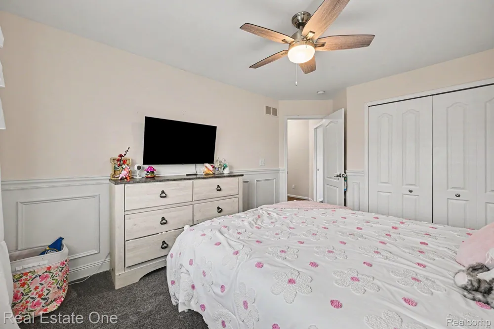 2095 Warbler Court Commerce Charter Township, MI 48382