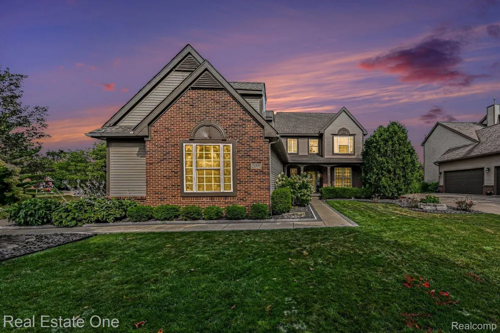 2095 Warbler Court Commerce Charter Township, MI 48382