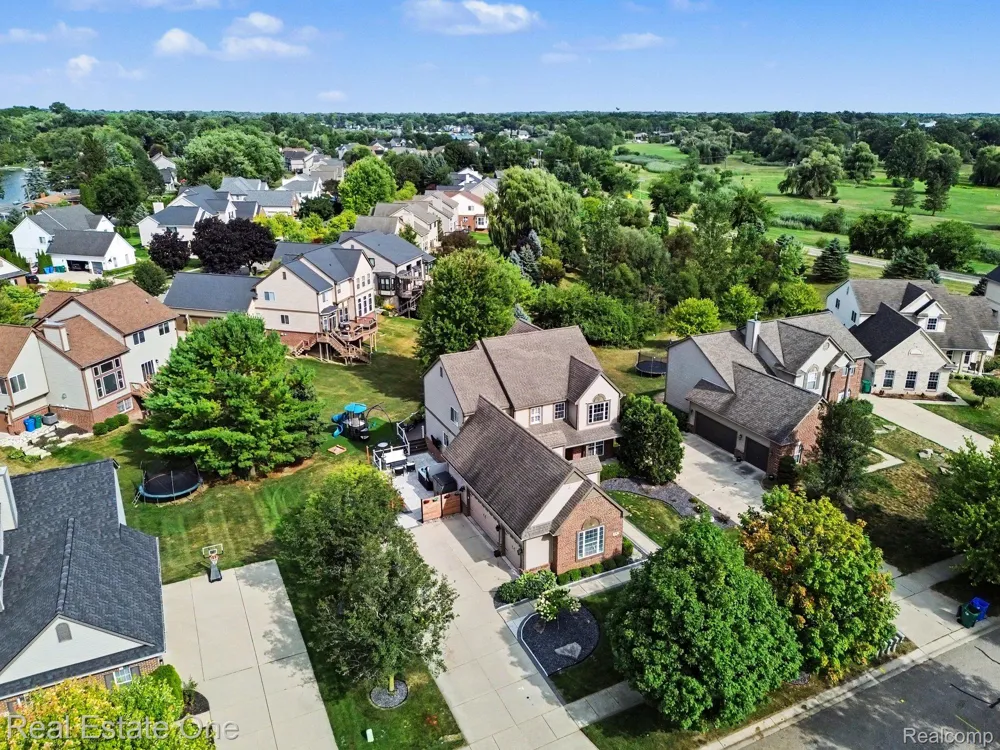 2095 Warbler Court Commerce Charter Township, MI 48382