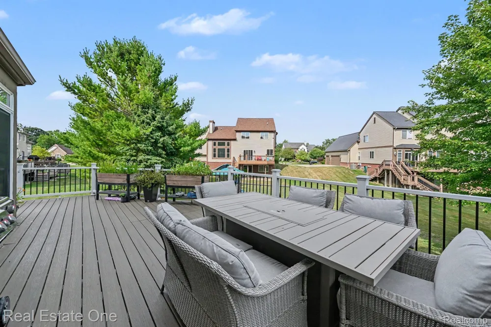 2095 Warbler Court Commerce Charter Township, MI 48382