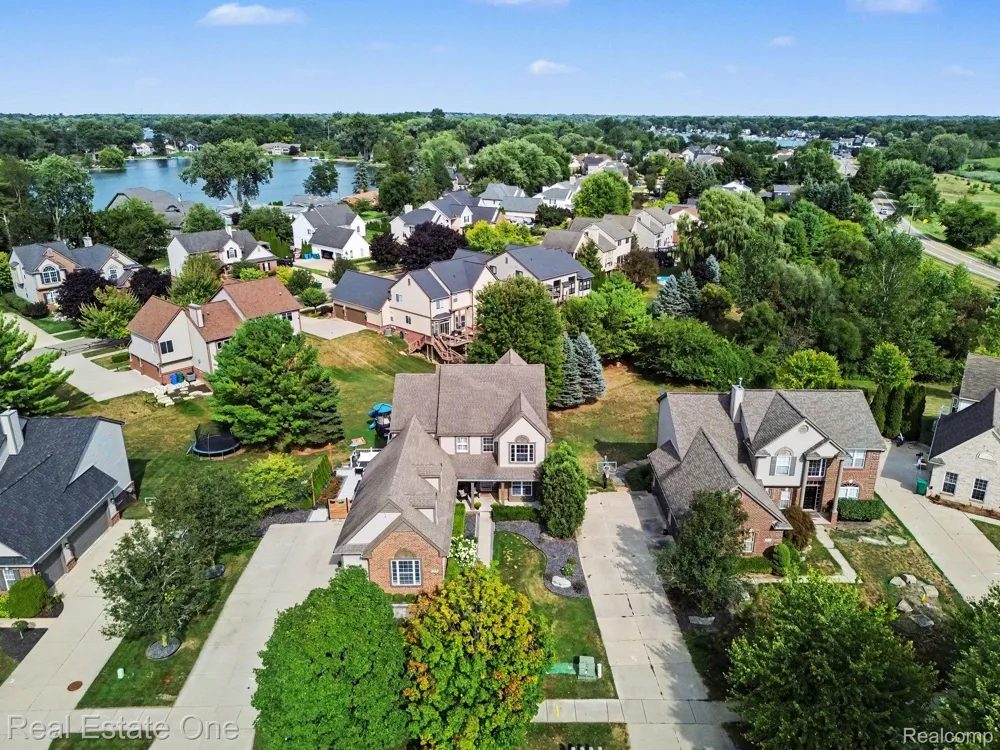 2095 Warbler Court Commerce Charter Township, MI 48382