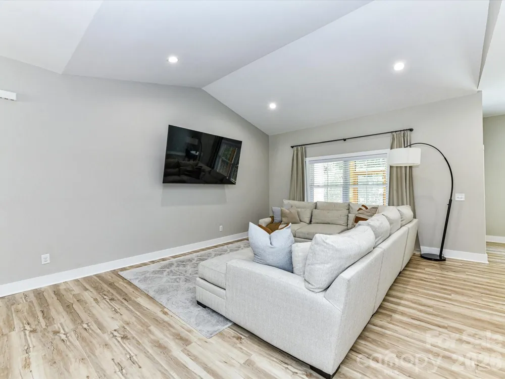 997 S Skyland Drive Mount Pleasant, NC 28124