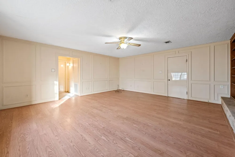 210 E Waring Street Dayton, TX 77535