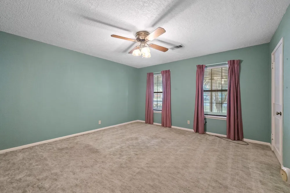210 E Waring Street Dayton, TX 77535