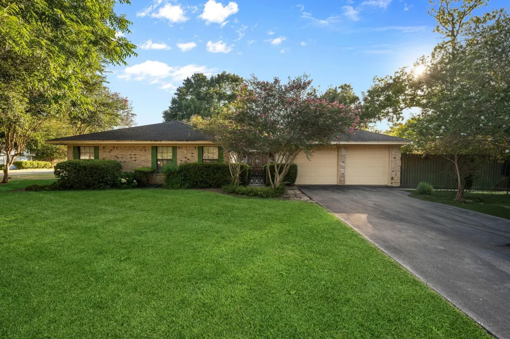 210 E Waring Street Dayton, TX 77535