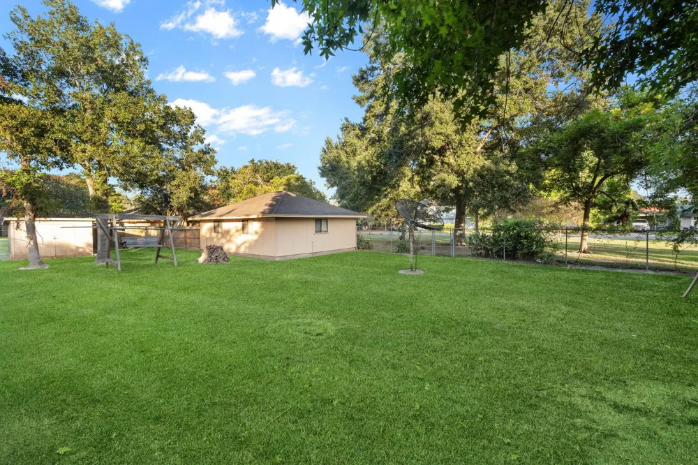 210 E Waring Street Dayton, TX 77535