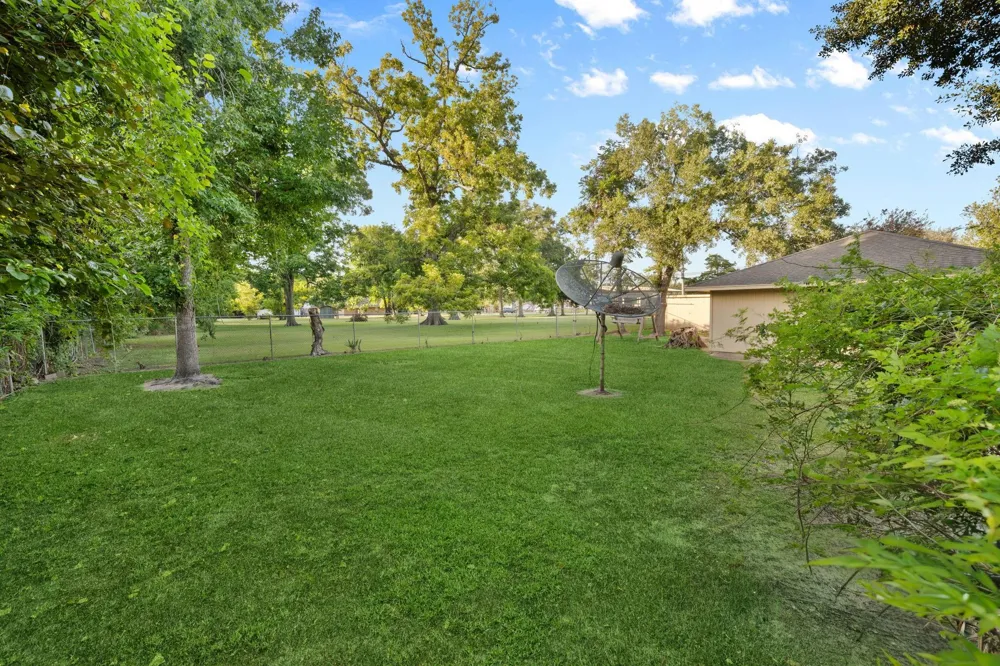 210 E Waring Street Dayton, TX 77535