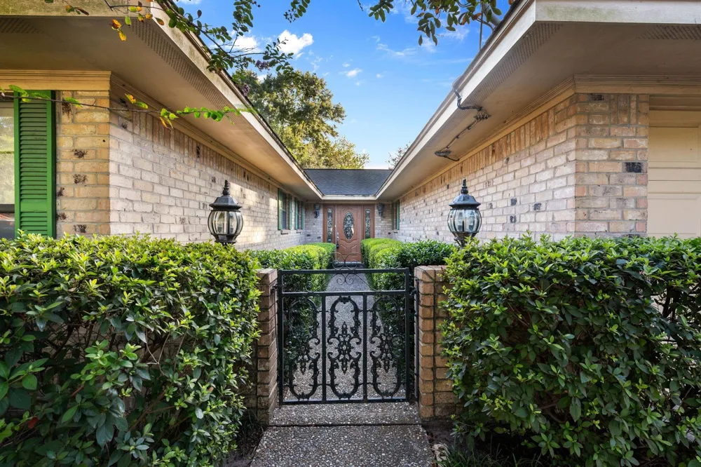 210 E Waring Street Dayton, TX 77535