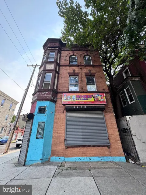 2741 BROAD STREET #3R