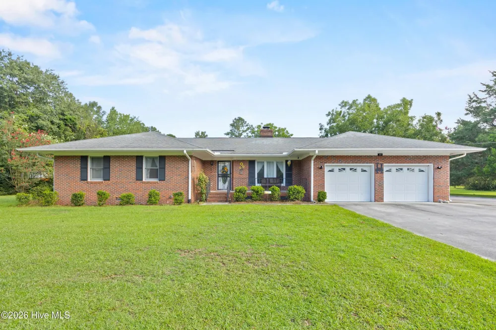 111 Maple Street Teachey, NC 28464