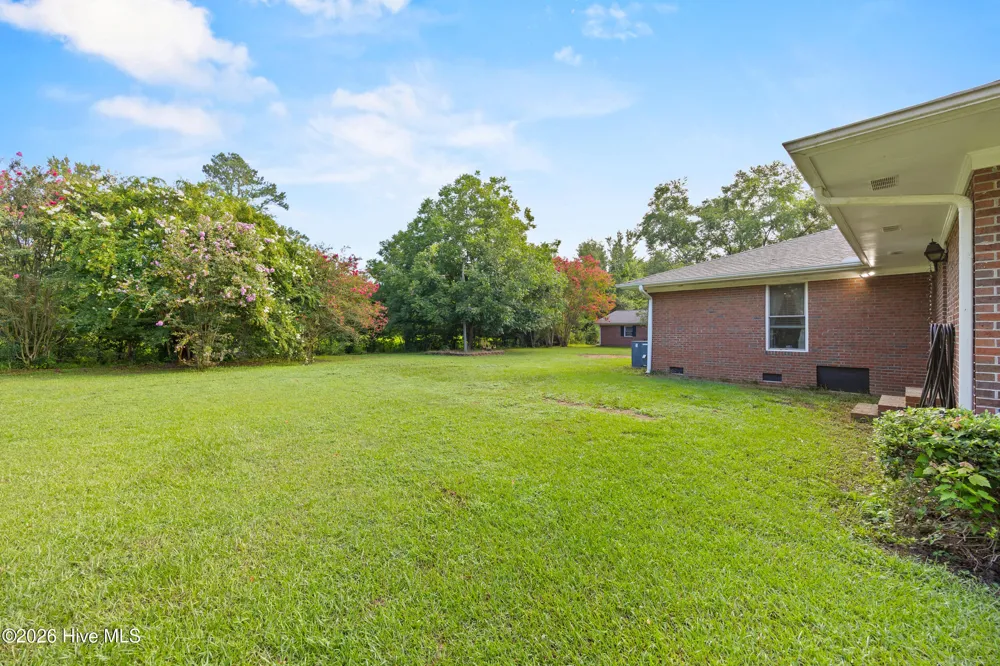 111 Maple Street Teachey, NC 28464
