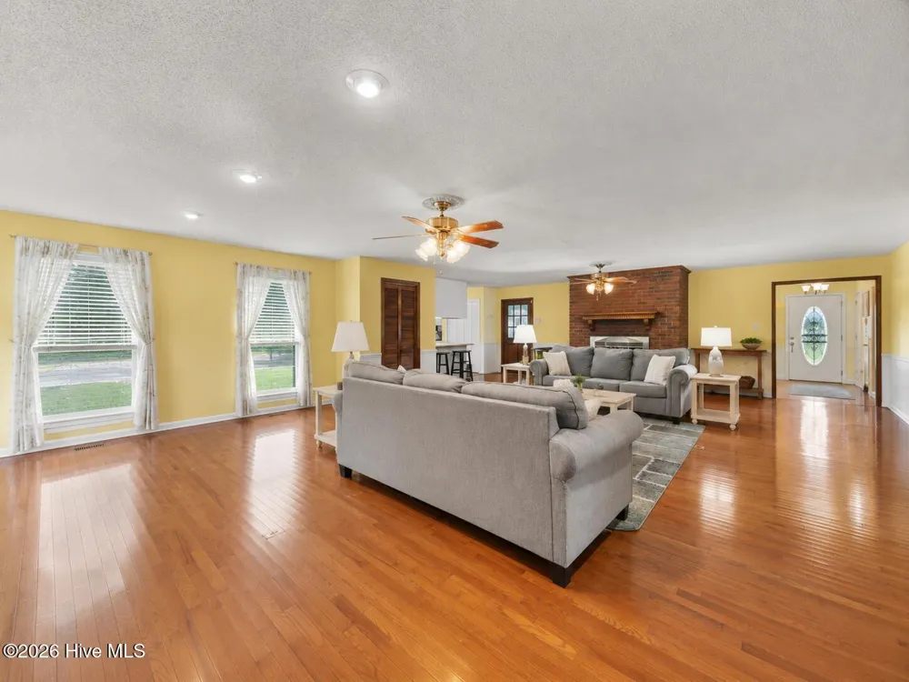 111 Maple Street Teachey, NC 28464