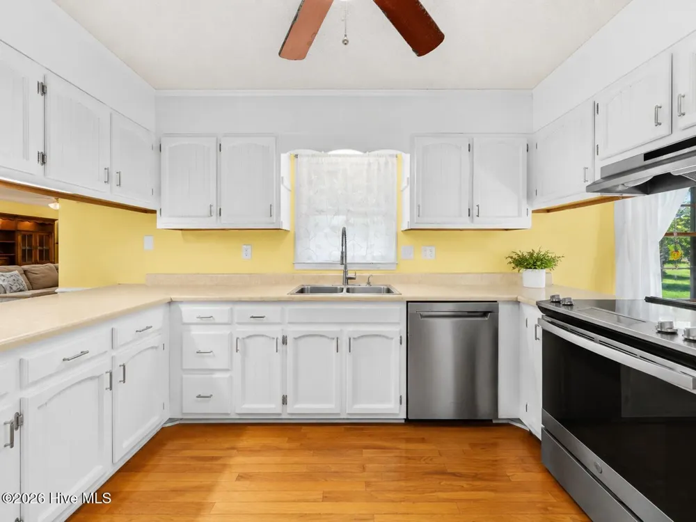 111 Maple Street Teachey, NC 28464