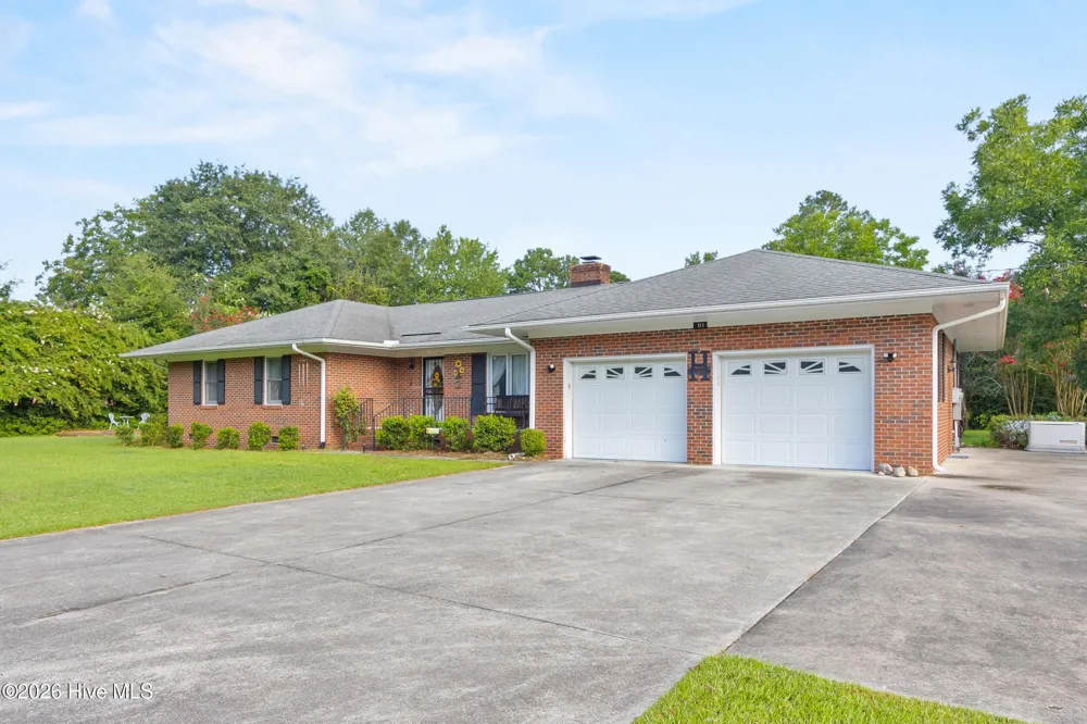 111 Maple Street Teachey, NC 28464