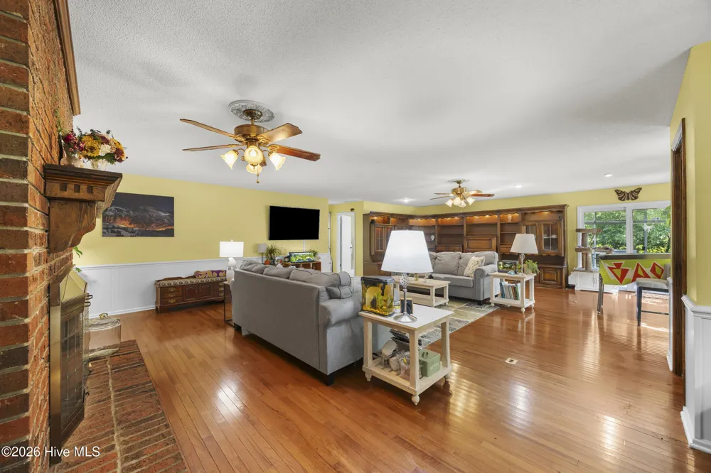 111 Maple Street Teachey, NC 28464