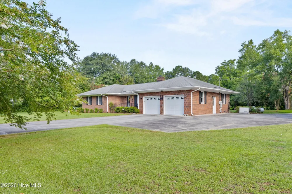 111 Maple Street Teachey, NC 28464