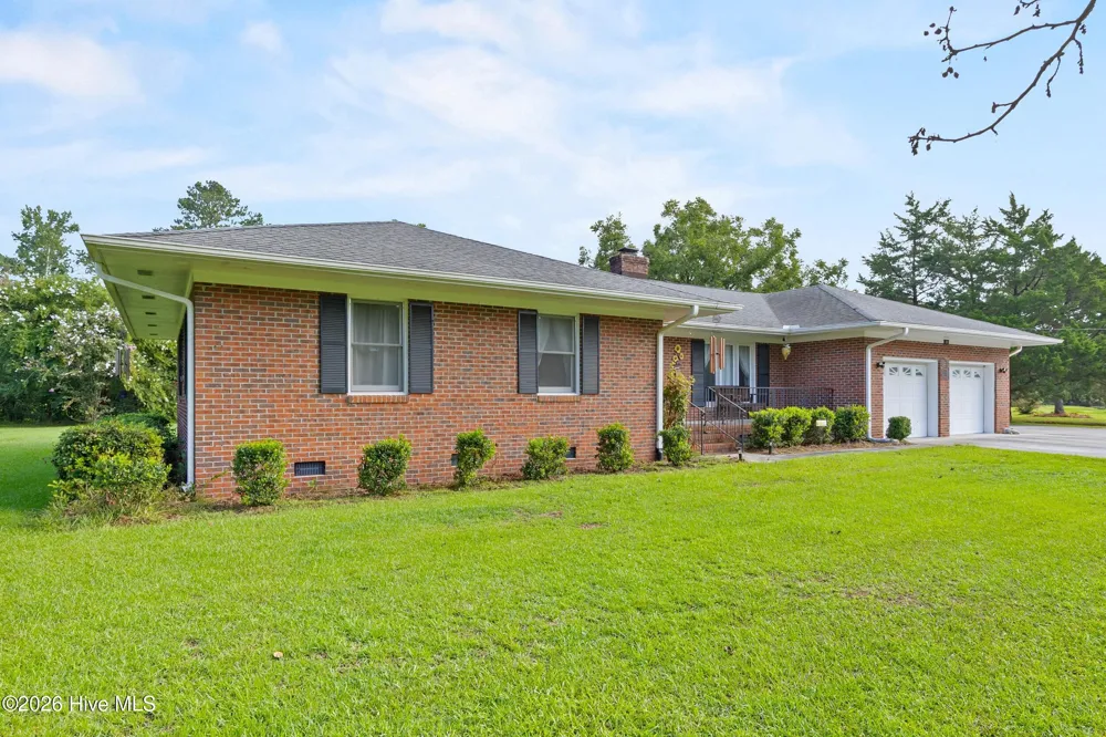 111 Maple Street Teachey, NC 28464