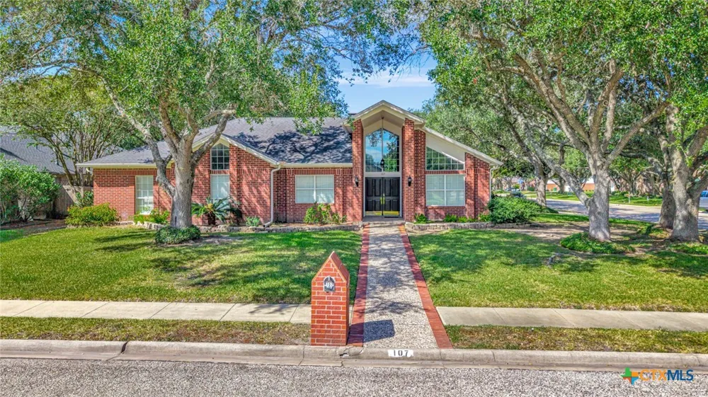 107 Tournament Drive Victoria, TX 77904