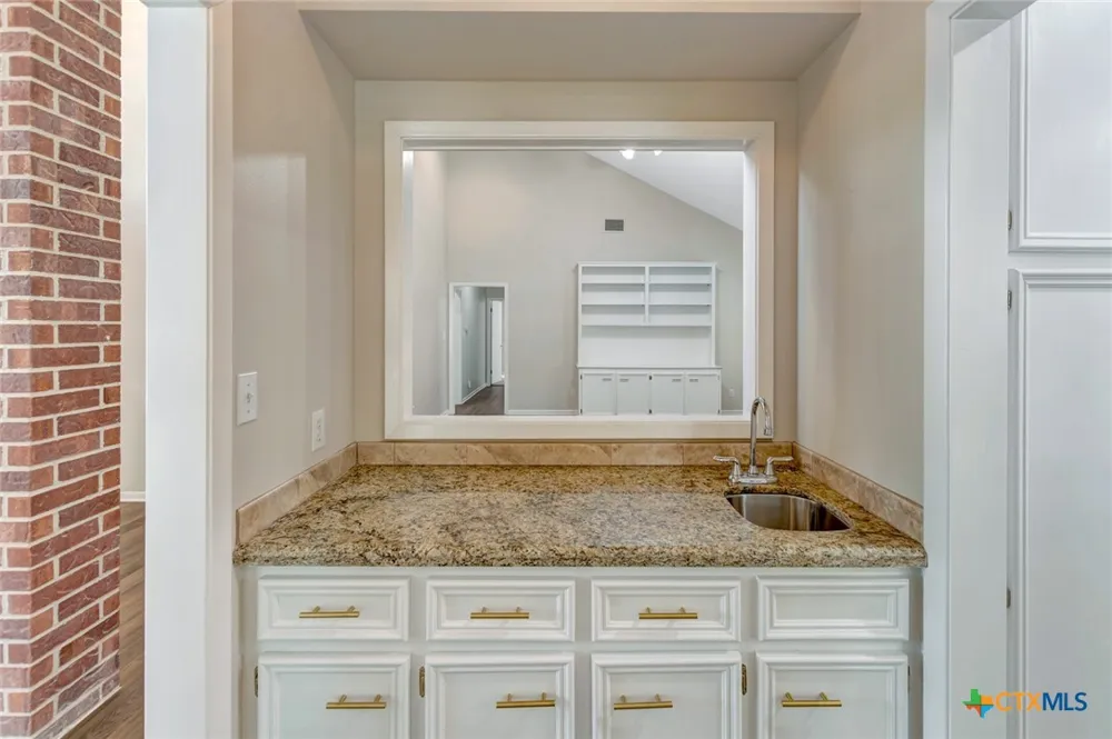 107 Tournament Drive Victoria, TX 77904