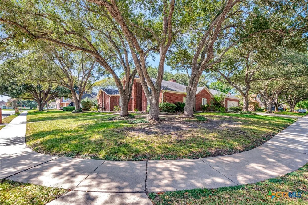107 Tournament Drive Victoria, TX 77904