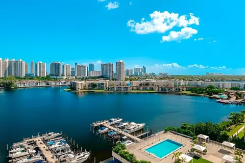 18081 Biscayne Blvd BOAT SLIP & UNIT #1805