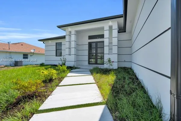 1413 NE 4Th Pl Cape Coral, FL 33909