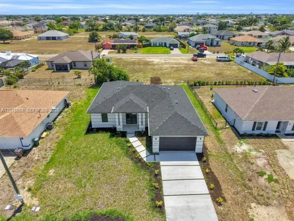 1413 NE 4Th Pl Cape Coral, FL 33909