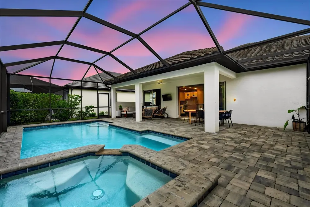 2128 WOODLEAF HAMMOCK COURT Bradenton, FL 34211
