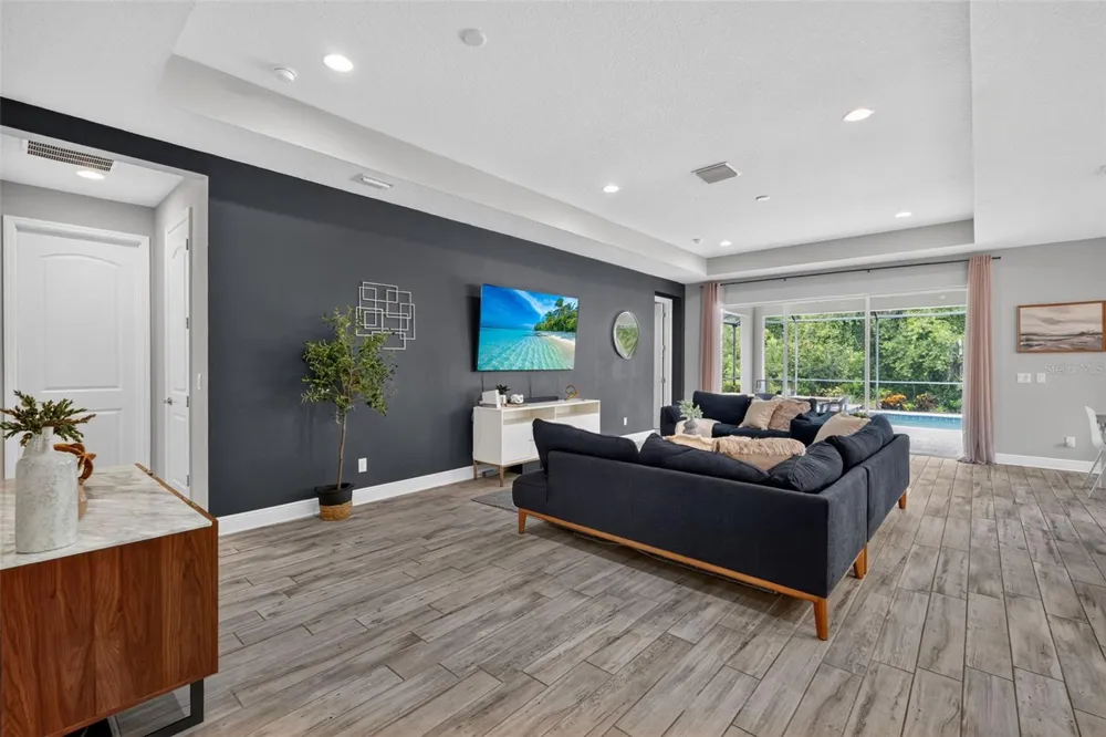 2128 WOODLEAF HAMMOCK COURT Bradenton, FL 34211