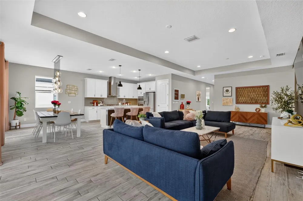 2128 WOODLEAF HAMMOCK COURT Bradenton, FL 34211