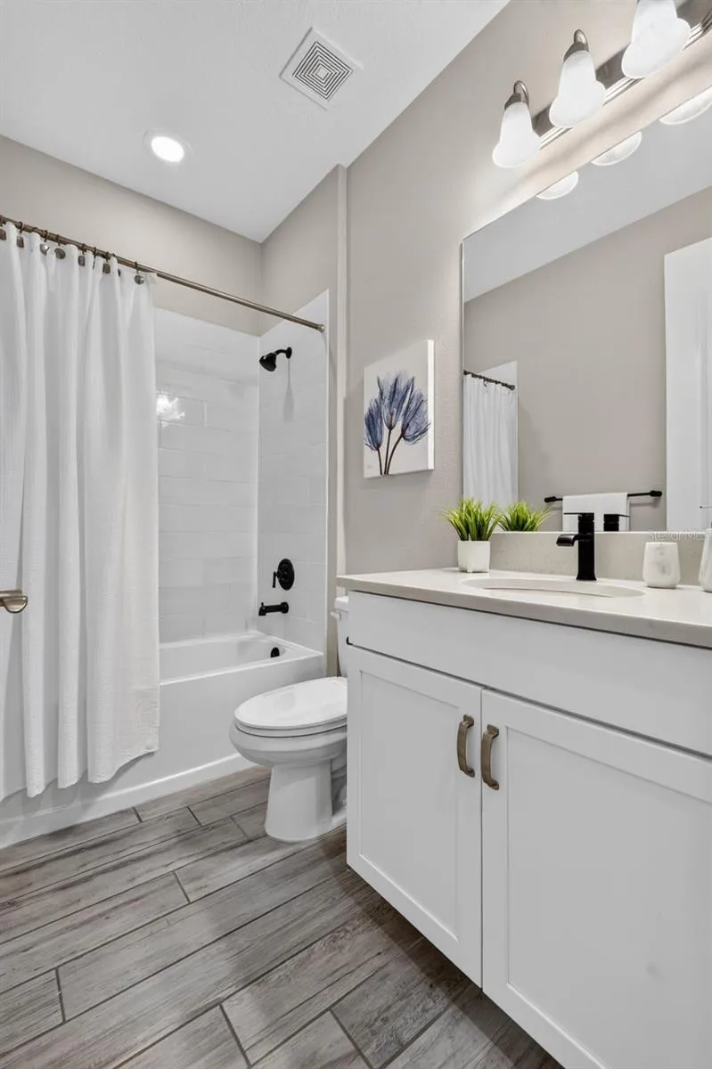 2128 WOODLEAF HAMMOCK COURT Bradenton, FL 34211