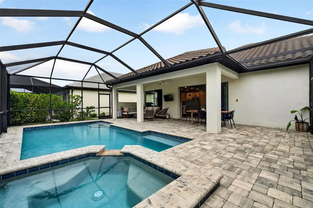 2128 WOODLEAF HAMMOCK COURT Bradenton, FL 34211